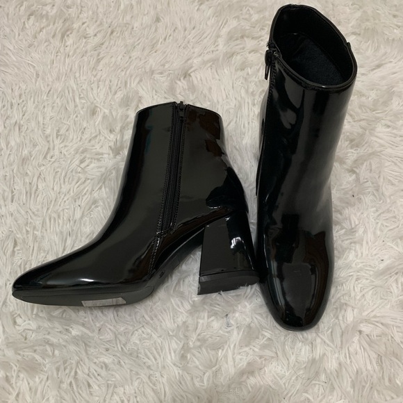 Shiny black ankle boots - Picture 1 of 5